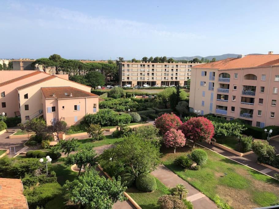 Appartement Spacieux 65M2, Avec Piscine Et Parking Frejus Luaran gambar